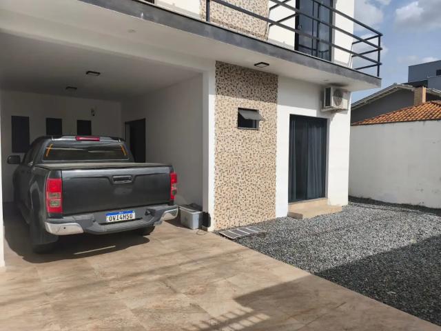 Casa / Sobrado para Venda em Joinville/SC Floresta 5 Quartos