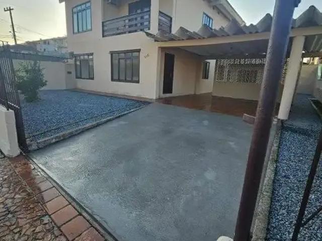 Casa / Sobrado para Venda em Joinville/SC Floresta 5 Quartos