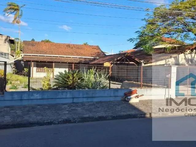 Casa / Sobrado para Venda em Joinville/SC Floresta 3 Quartos