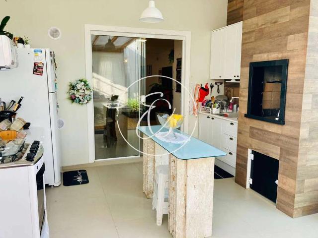 Casa / Sobrado para Venda em Joinville/SC Floresta 3 Quartos
