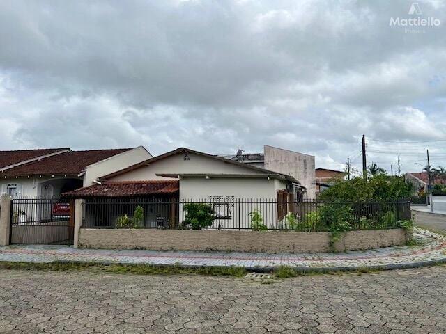Casa / Sobrado para Venda em Joinville/SC Floresta 3 Quartos