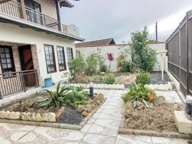 Casa / Sobrado para Venda em Joinville/SC Guanabara 4 Quartos