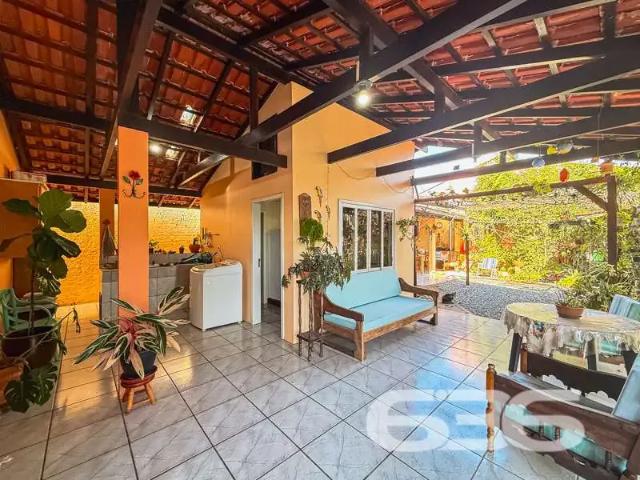 Casa / Sobrado para Venda em Joinville/SC Iririú 3 Quartos