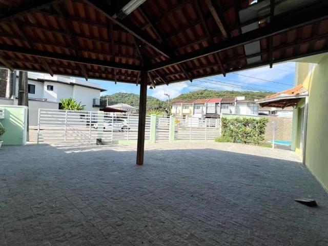 Casa / Sobrado para Venda em Joinville/SC Iririú 3 Quartos
