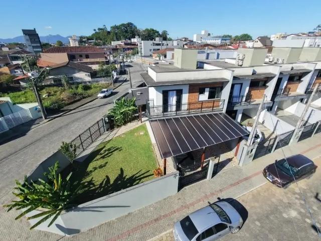 Casa / Sobrado para Venda em Joinville/SC Iririú 3 Quartos