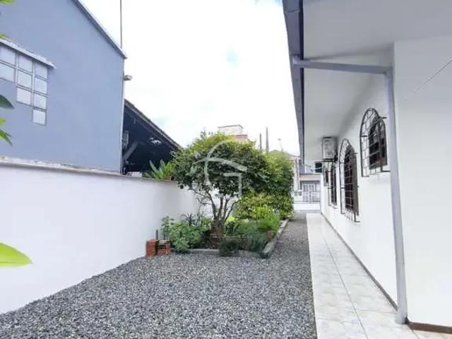 Casa / Sobrado para Venda em Joinville/SC Iririú 3 Quartos