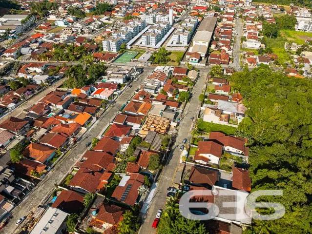 Casa / Sobrado para Venda em Joinville/SC Iririú 2 Quartos