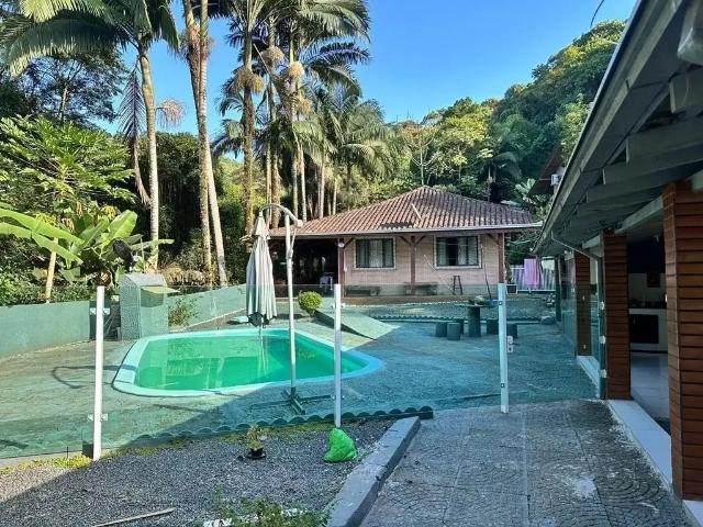 Casa / Sobrado para Venda em Joinville/SC Iririú 7 Quartos
