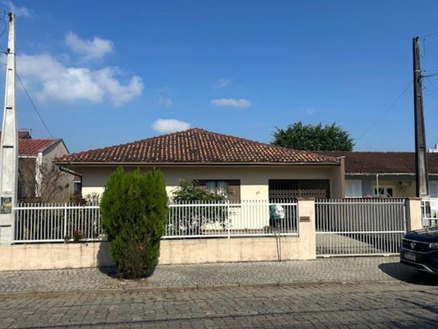 Casa / Sobrado para Venda em Joinville/SC Iririú 4 Quartos