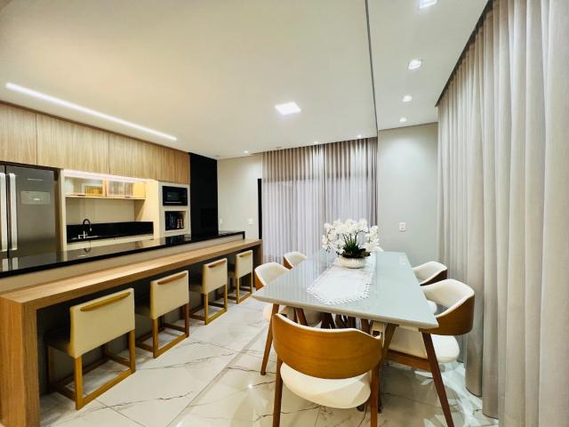 Casa / Sobrado para Venda em Joinville/SC Iririú 4 Quartos