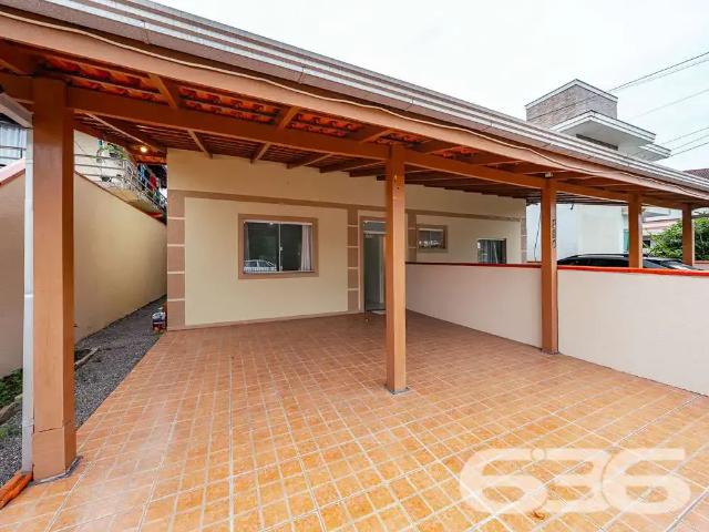 Casa / Sobrado para Venda em Joinville/SC Iririú 6 Quartos