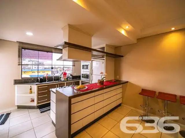 Casa / Sobrado para Venda em Joinville/SC Iririú 8 Quartos