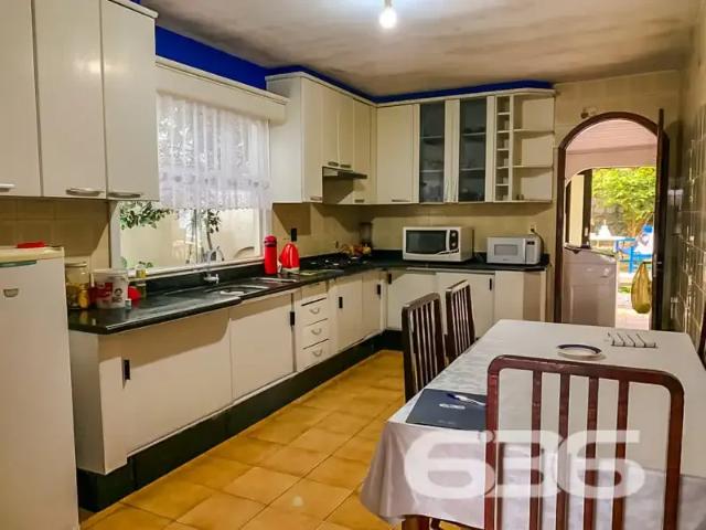 Casa / Sobrado para Venda em Joinville/SC Floresta 4 Quartos