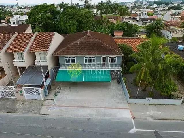 Casa / Sobrado para Venda em Joinville/SC Jardim Iririú 4 Quartos