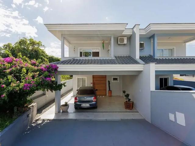 Casa / Sobrado para Venda em Joinville/SC Jarivatuba 3 Quartos