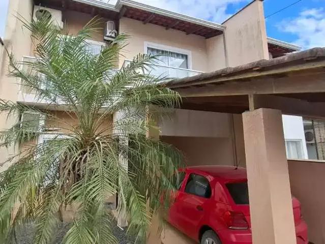 Casa / Sobrado para Venda em Joinville/SC Nova Brasília 3 Quartos