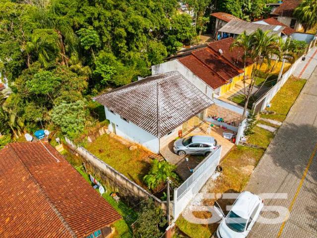 Casa / Sobrado para Venda em Joinville/SC Nova Brasília 5 Quartos