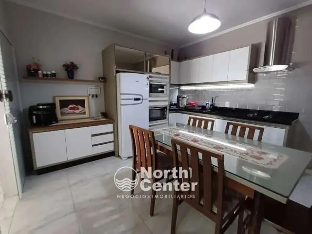 Casa / Sobrado para Venda em Joinville/SC Paranaguamirim 4 Quartos