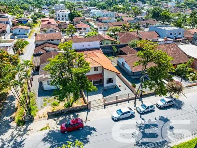 Casa / Sobrado para Venda em Joinville/SC Petrópolis 4 Quartos