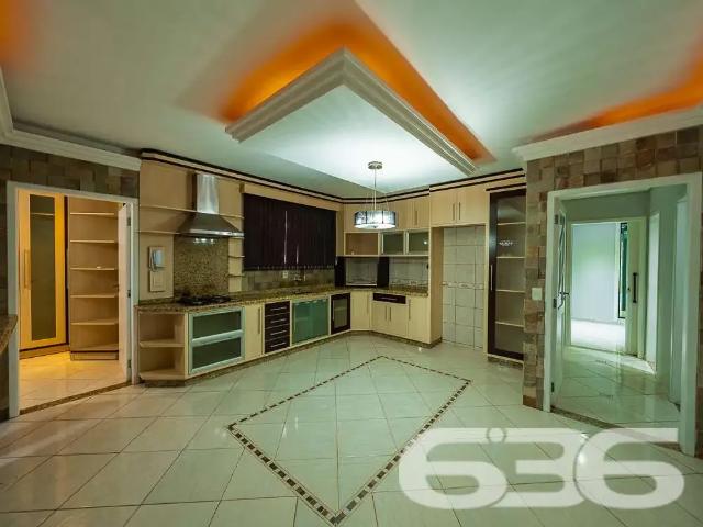 Casa / Sobrado para Venda em Joinville/SC Santa Catarina 5 Quartos