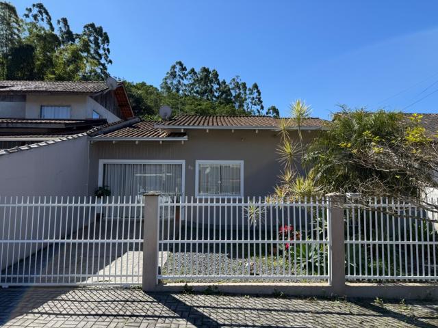 Casa / Sobrado para Venda em Joinville/SC Santa Catarina 3 Quartos