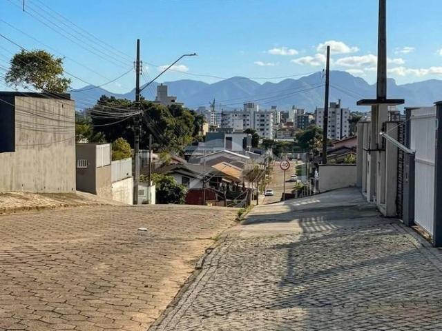 Casa / Sobrado para Venda em Joinville/SC Santo Antônio 4 Quartos