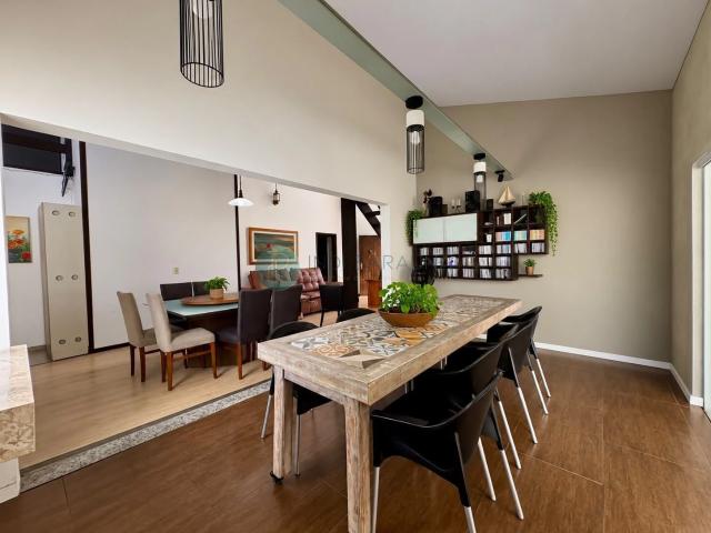 Casa / Sobrado para Venda em Joinville/SC Santo Antônio 4 Quartos
