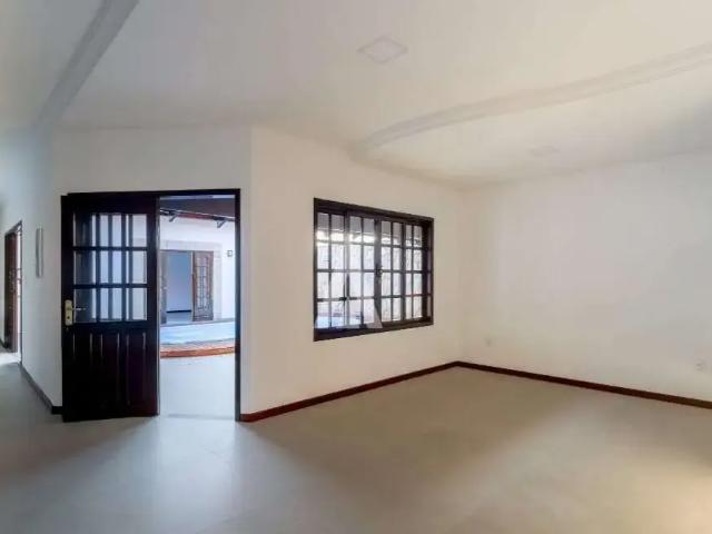 Casa / Sobrado para Venda em Joinville/SC Santo Antônio 4 Quartos