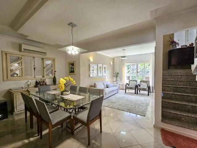 Casa / Sobrado para Venda em Joinville/SC Santo Antônio 5 Quartos