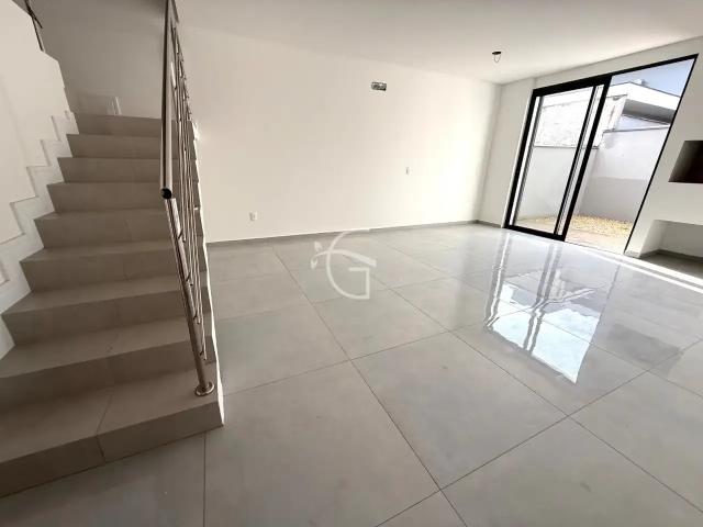 Casa / Sobrado para Venda em Joinville/SC Saguaçu 3 Quartos