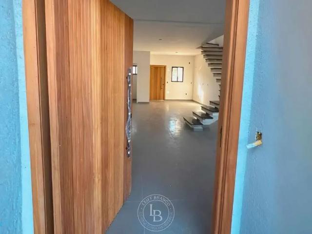 Casa / Sobrado para Venda em Joinville/SC Saguaçu 3 Quartos