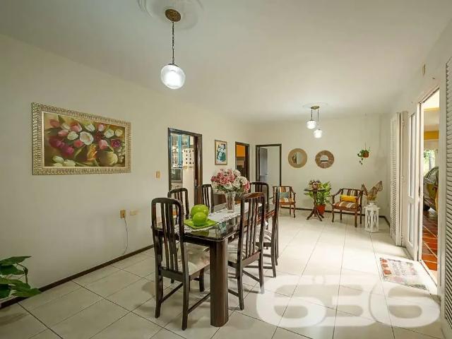 Casa / Sobrado para Venda em Joinville/SC Saguaçu 3 Quartos