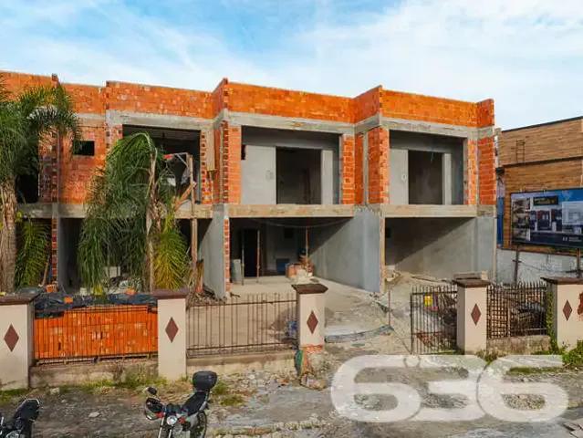 Casa / Sobrado para Venda em Joinville/SC Saguaçu 3 Quartos