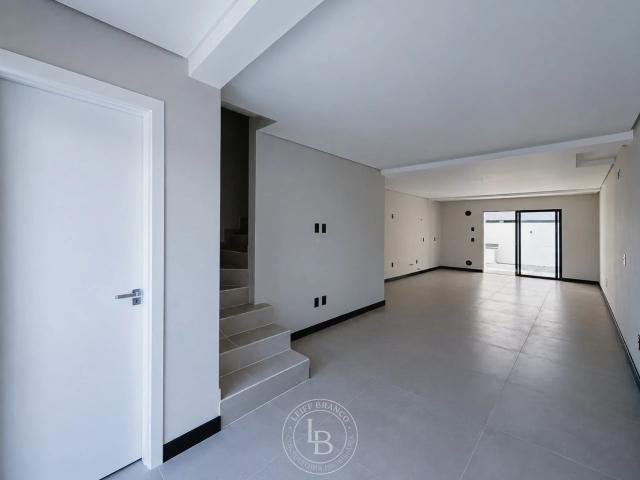 Casa / Sobrado para Venda em Joinville/SC Saguaçu 3 Quartos