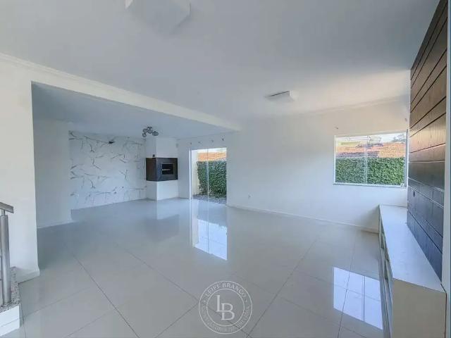 Casa / Sobrado para Venda em Joinville/SC Saguaçu 3 Quartos