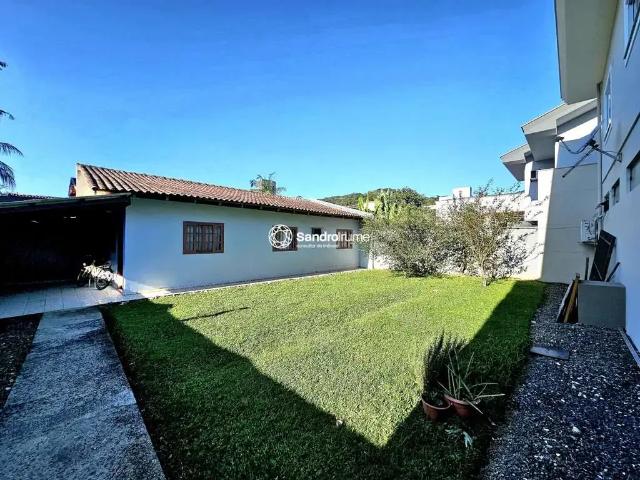 Casa / Sobrado para Venda em Joinville/SC Saguaçu 3 Quartos