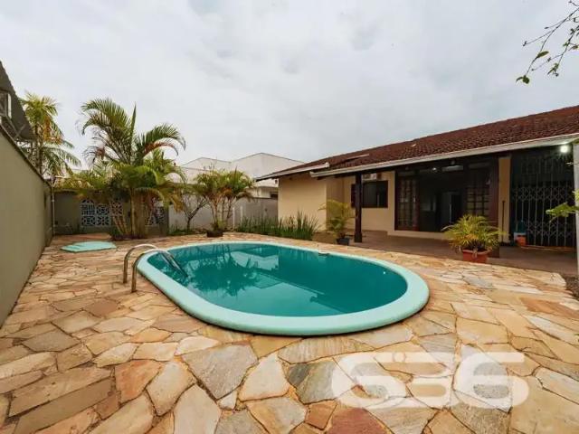 Casa / Sobrado para Venda em Joinville/SC Saguaçu 4 Quartos