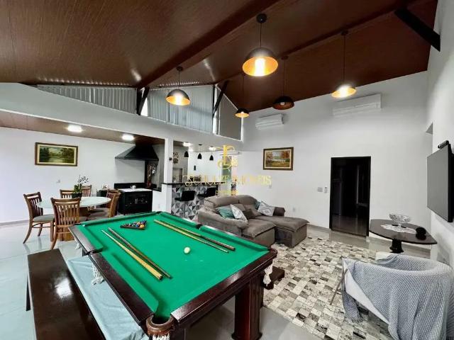 Casa / Sobrado para Venda em Joinville/SC Saguaçu 4 Quartos