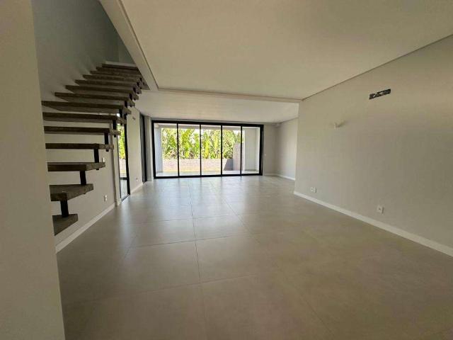 Casa / Sobrado para Venda em Joinville/SC Saguaçu 4 Quartos