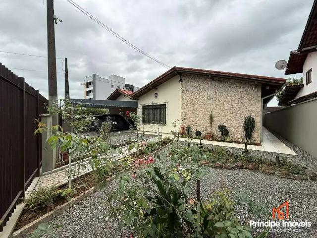 Casa / Sobrado para Venda em Joinville/SC Saguaçu 6 Quartos