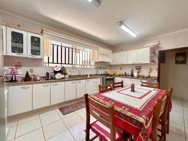 Casa / Sobrado para Venda em Joinville/SC Saguaçu 6 Quartos
