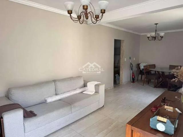Casa / Sobrado para Venda em Jundiaí/SP Jardim das Samambaias 4 Quartos