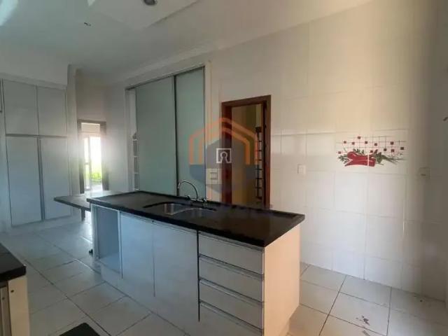 Casa / Sobrado para Venda em Jundiaí/SP Medeiros 5 Quartos