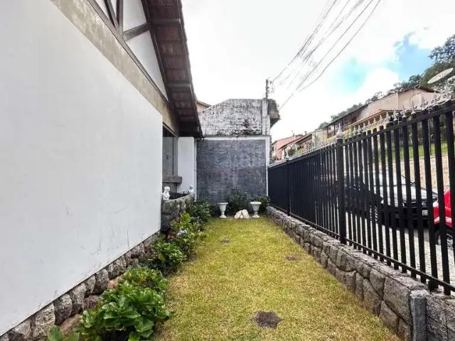 Casa / Sobrado para Venda em Juiz de Fora/MG Vale do Ipê 4 Quartos