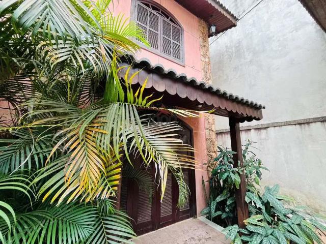 Casa / Sobrado para Venda em Juiz de Fora/MG Aeroporto 3 Quartos