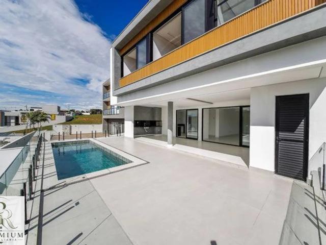 Casa / Sobrado para Venda em Juiz de Fora/MG Alphaville 4 Quartos