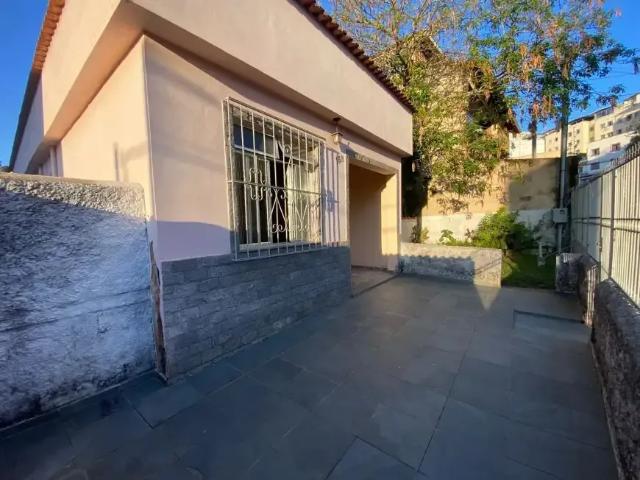 Casa / Sobrado para Venda em Juiz de Fora/MG Bandeirantes 3 Quartos