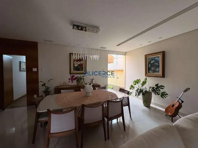 Casa / Sobrado para Venda em Juiz de Fora/MG Bairu 4 Quartos