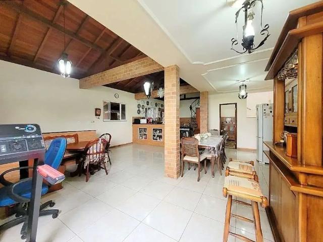 Casa / Sobrado para Venda em Juiz de Fora/MG Bom Clima 4 Quartos