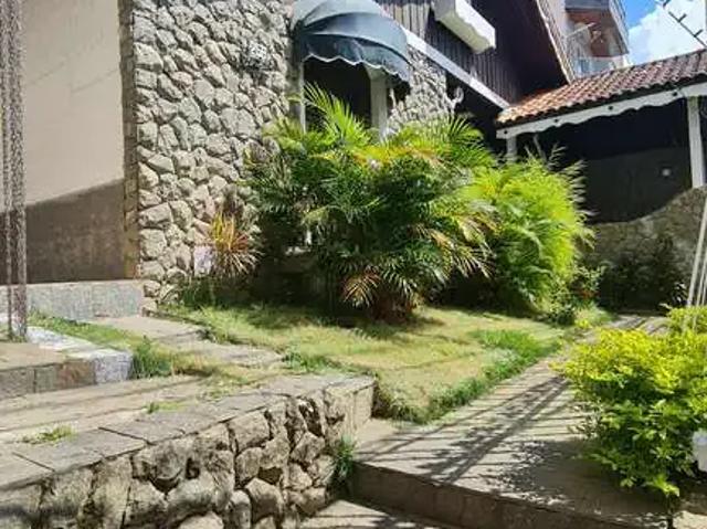 Casa / Sobrado para Venda em Juiz de Fora/MG Bom Pastor 4 Quartos